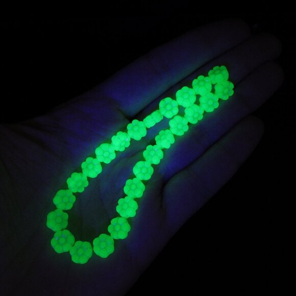 UG flower beads - Picture 1 of 8